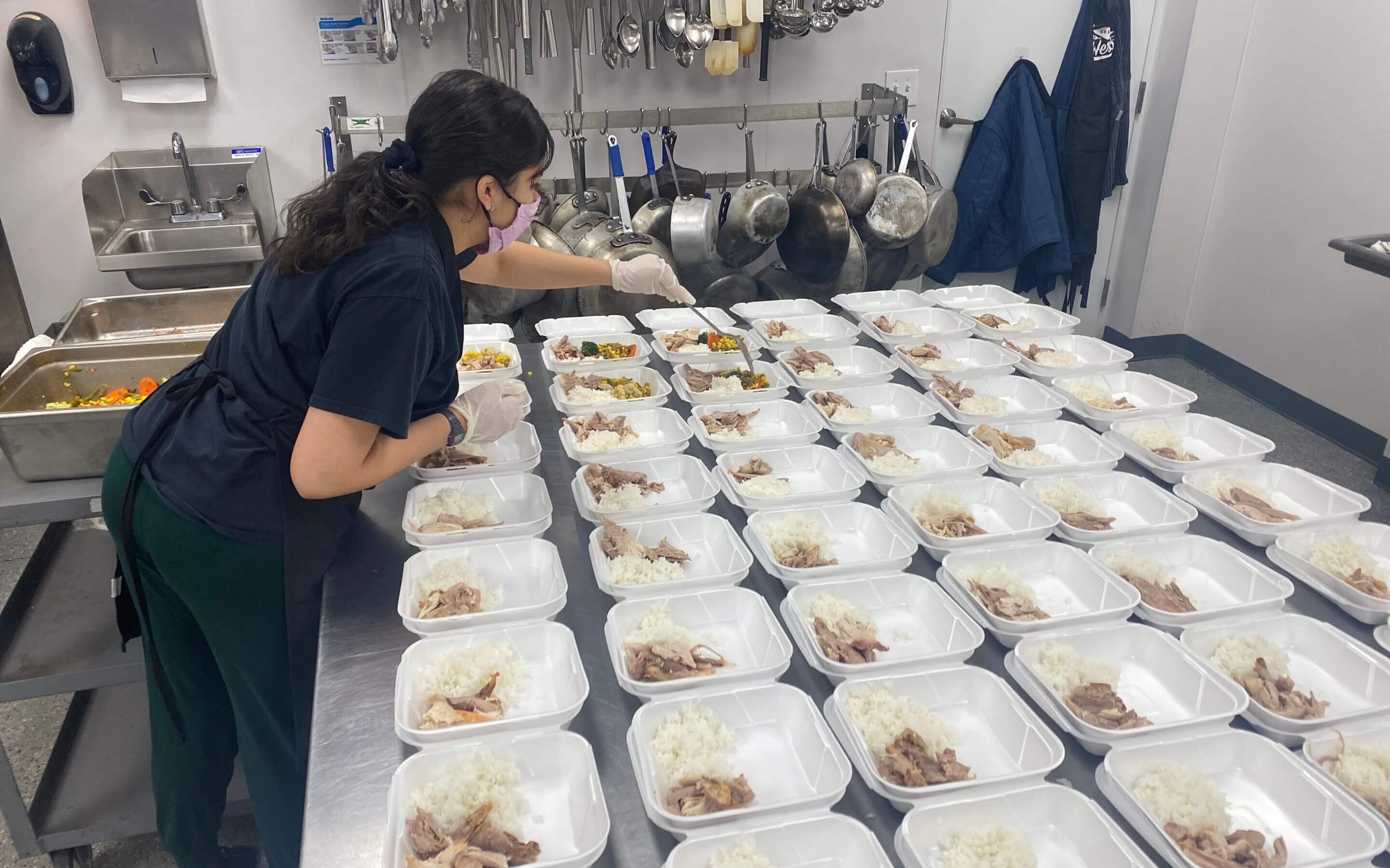 chef-makes-prepared-meals-in-a-kitchen